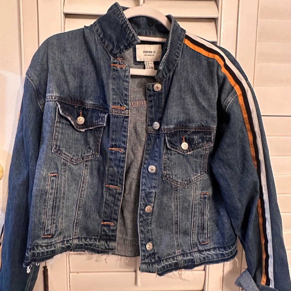 Forever 21 Cropped Jean Jacket with Stripe Design 💛 🖤